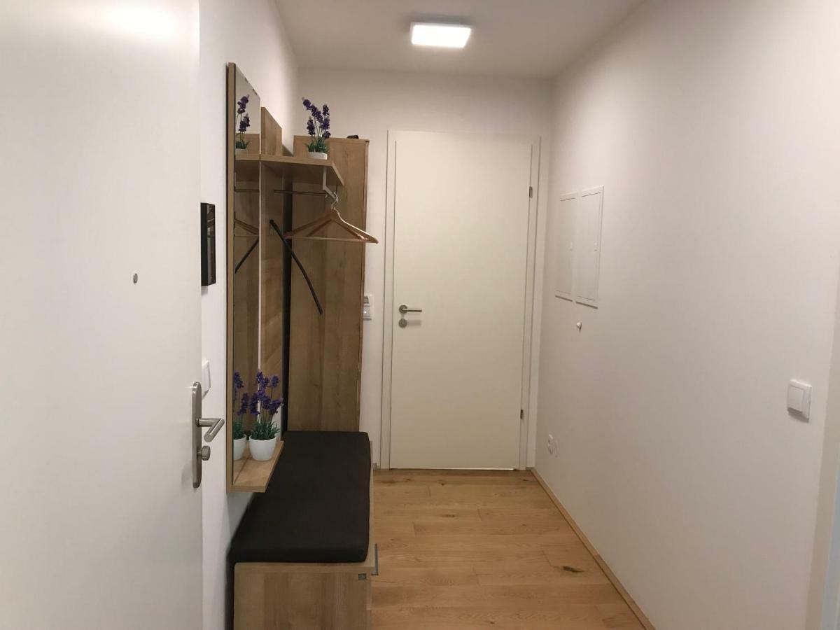 Spacious, Modern 1-bdrm Apt Near Vic & Austria Ctr Wiedeń