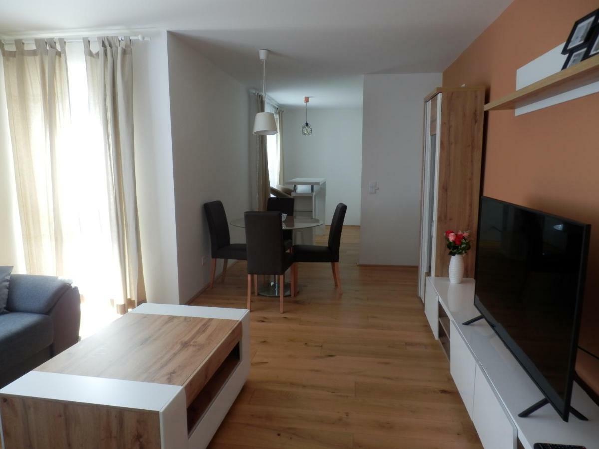 Spacious, Modern 1-bdrm Apt Near Vic & Austria Ctr Apartament Wiedeń