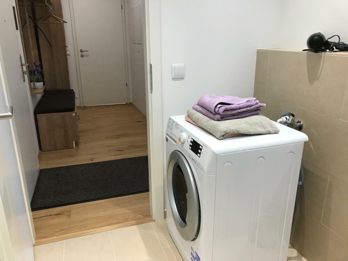 Spacious, Modern 1-bdrm Apt Near Vic & Austria Ctr * Wiedeń
