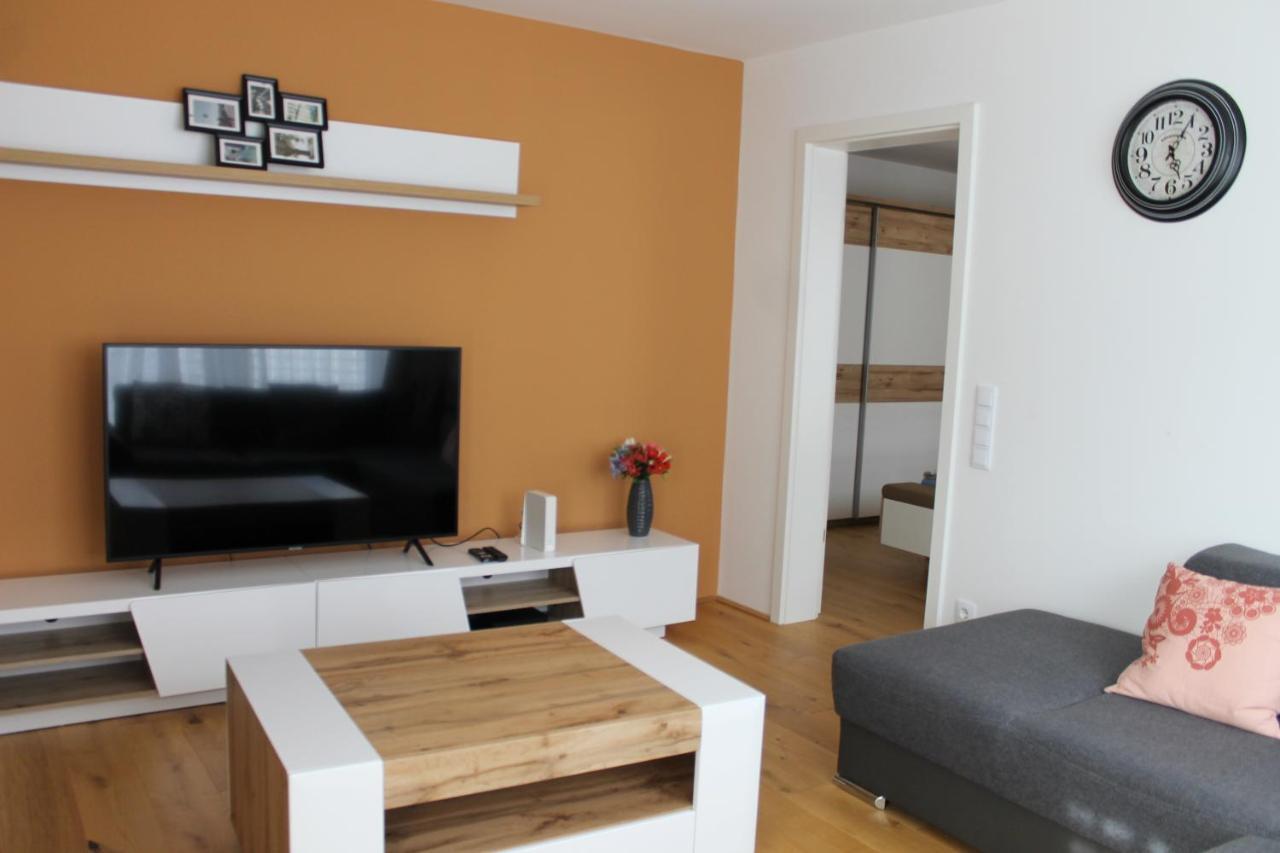 Spacious, Modern 1-bdrm Apt Near Vic & Austria Ctr * Wiedeń