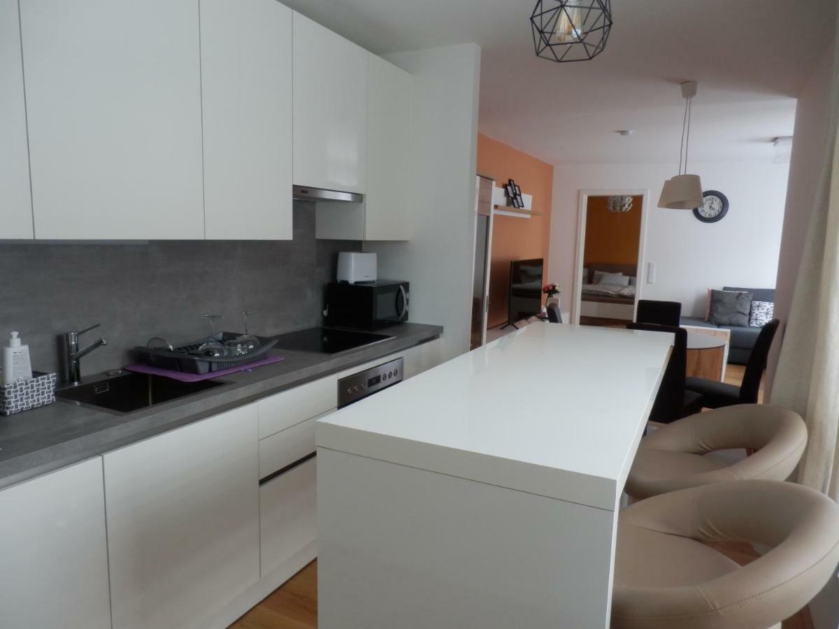 Spacious, Modern 1-bdrm Apt Near Vic & Austria Ctr Apartment Wien