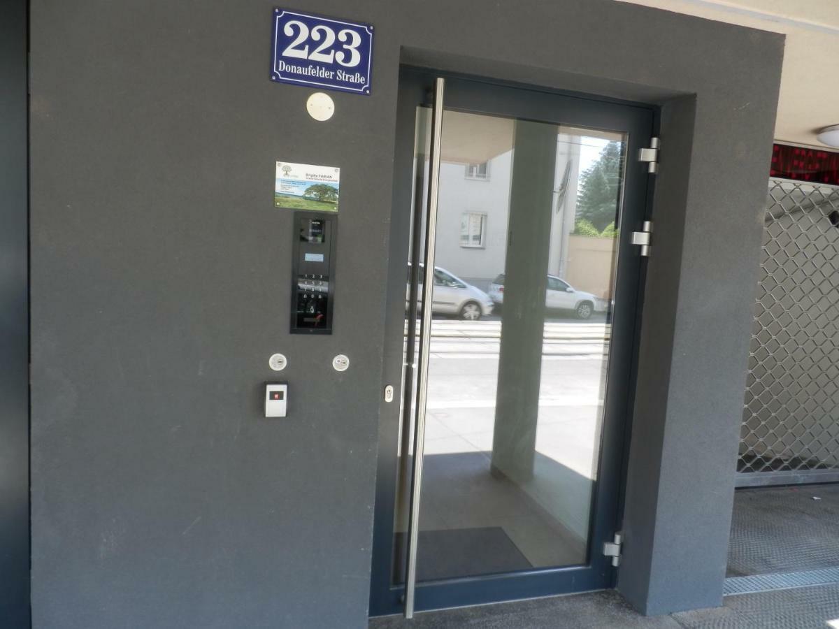 Spacious, Modern 1-bdrm Apt Near Vic & Austria Ctr Apartament Viena