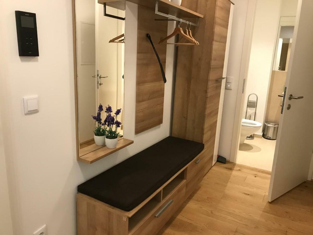 Spacious, Modern 1-bdrm Apt Near Vic & Austria Ctr Apartament